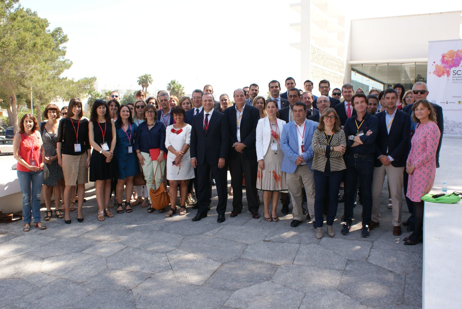 Asistentes al encuentro y la Asamblea celebrada en Ibiza.
