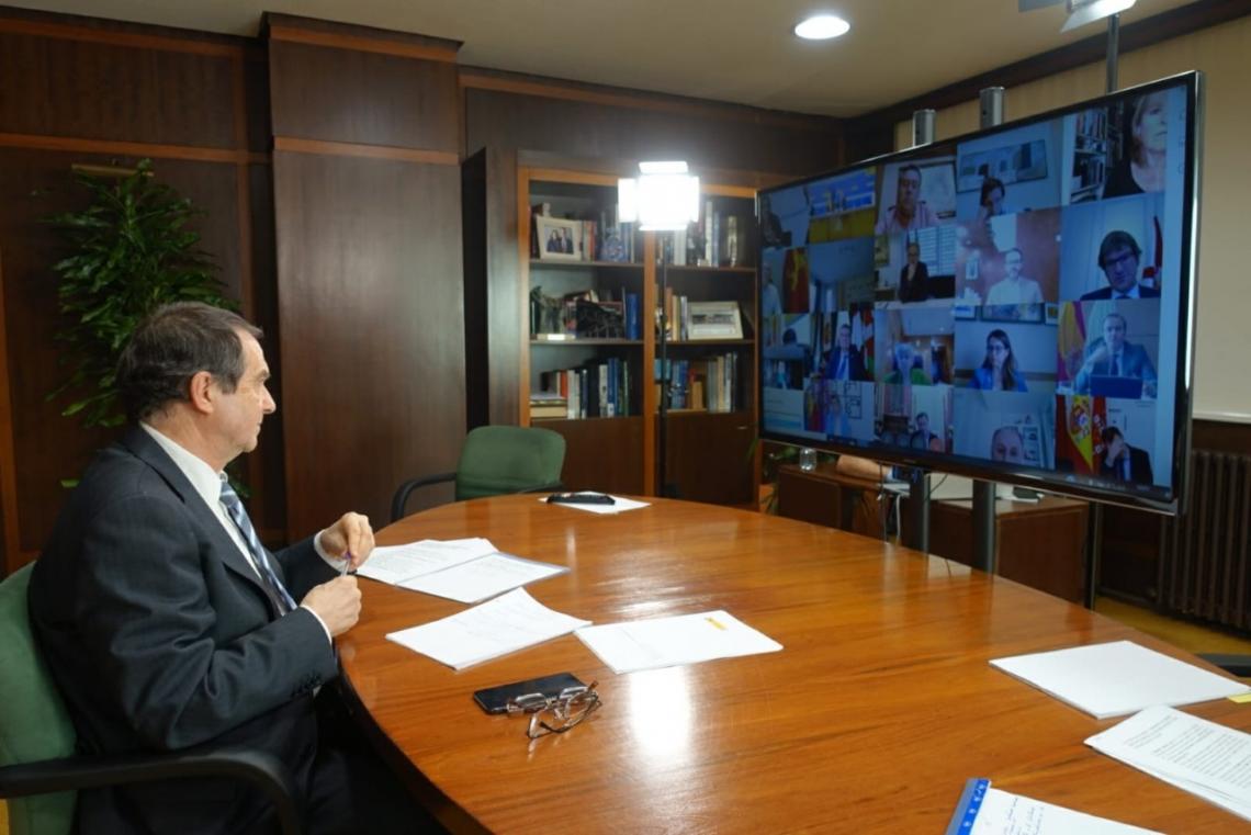 Abel Caballero durante la reunión de Alcaldes con el Ministro Ábalos