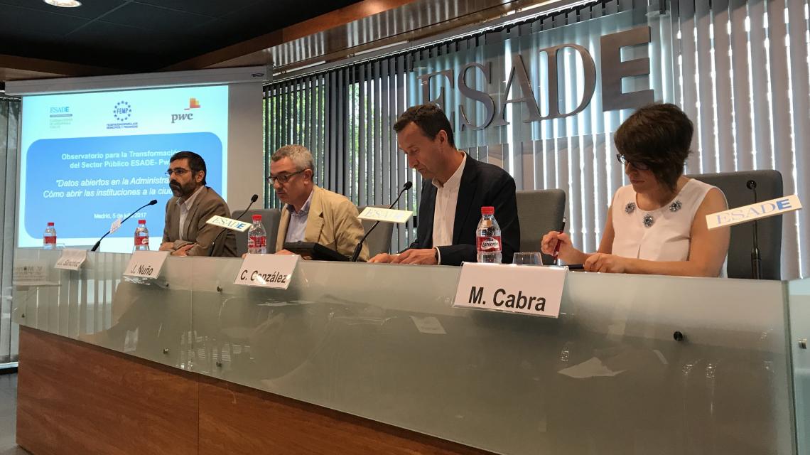 El Alcalde de Elche, Carlos González, Presidente de la Red de Entidades Locales por la Transparencia y la Participación Ciudadana, de la FEMP