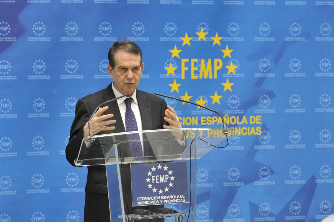 El Presidente de la FEMP anuncia que hoy comienza una ronda de contactos con Diputaciones, Ayuntamientos y Federaciones Territoriales para estudiar el problema y posibles medidas