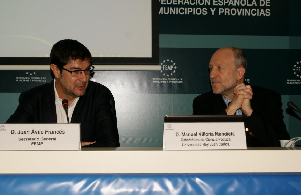 El Secretario General de la FEMP, Juan Avila, y Manuel Villoria, en la inauguración del Curso