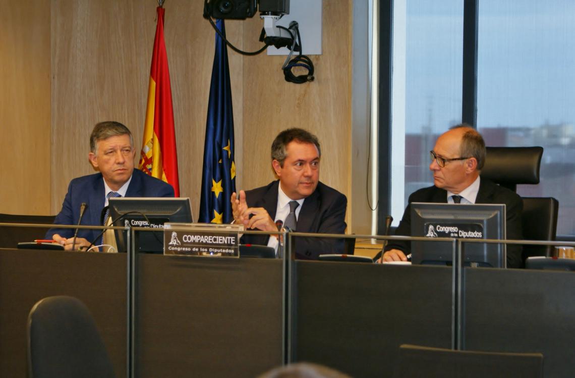 Juan Espadas, en el centro, durante su comparecencia en el Congreso
