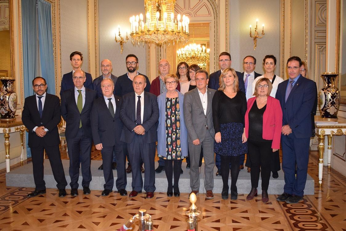 Foto de familia de los integrantes del Grupo de Trabajo para el Reto Demográfico