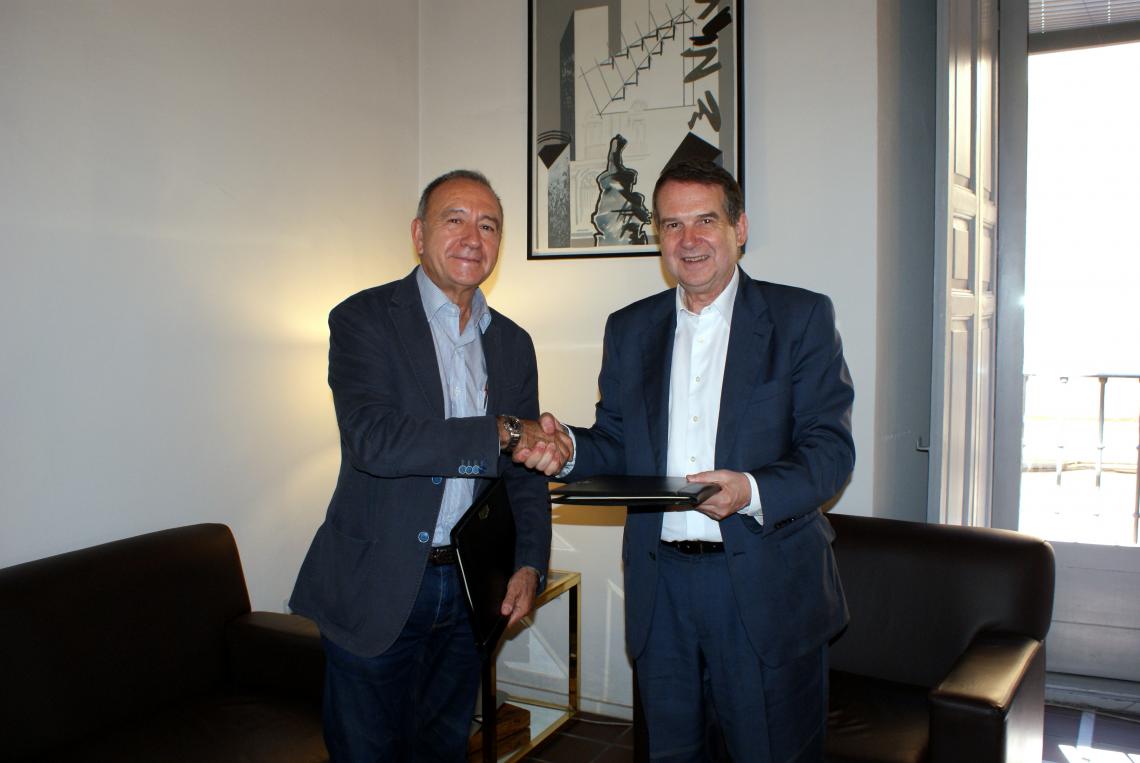Los Presidentes de RCxB y FEMP, tras la firma del convenio.