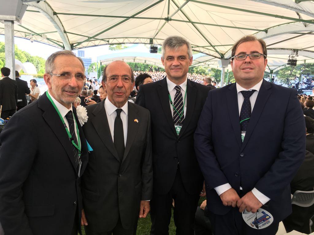 De izquierda a derecha: Josep Mayoral, Alcalde de Granollers (Barcelona); Gonzalo de Benito, embajador de España en Japón; David Lucas, Alcalde de Móstoles; y Alberto Casero, Alcalde de Trujillo (Cáceres)