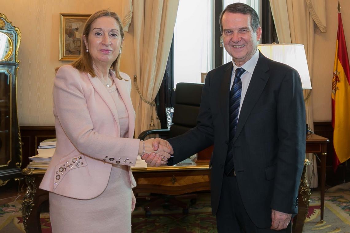 El Presidente de la FEMP, Abel Caballero, y la Presidenta del Congreso de los Diputados, Ana Pastor, en la reunión celebrada hoy.
