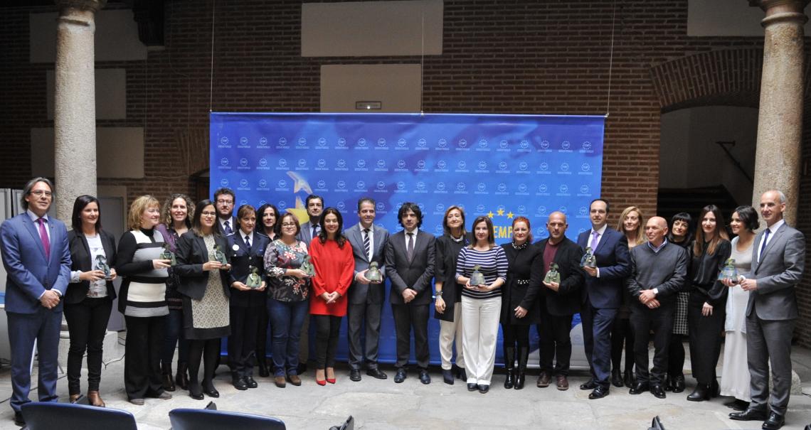 Foto de familia de los premiados