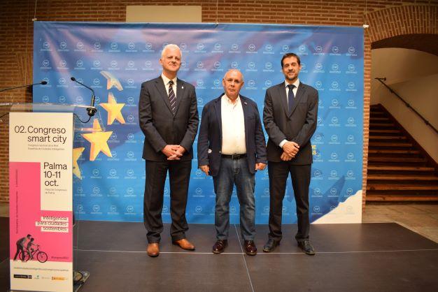 Pablo Hermoso de Mendoza, Carlos Daniel Casares y Adrián García en la presentación del Congreso