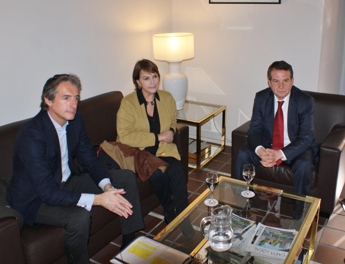 La esposa de Antonio Ledezma, Mitzi Capriles, durante su visita.