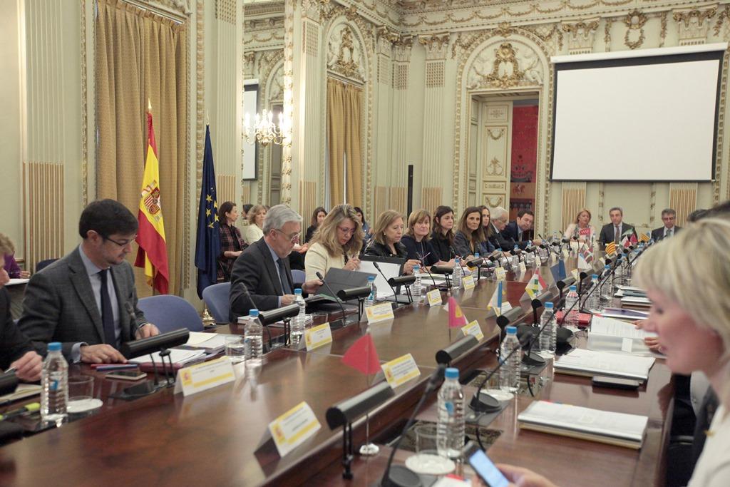 En primer término, el secretario General de la FEMP, Juan Ávila, que participó en la Conferencia