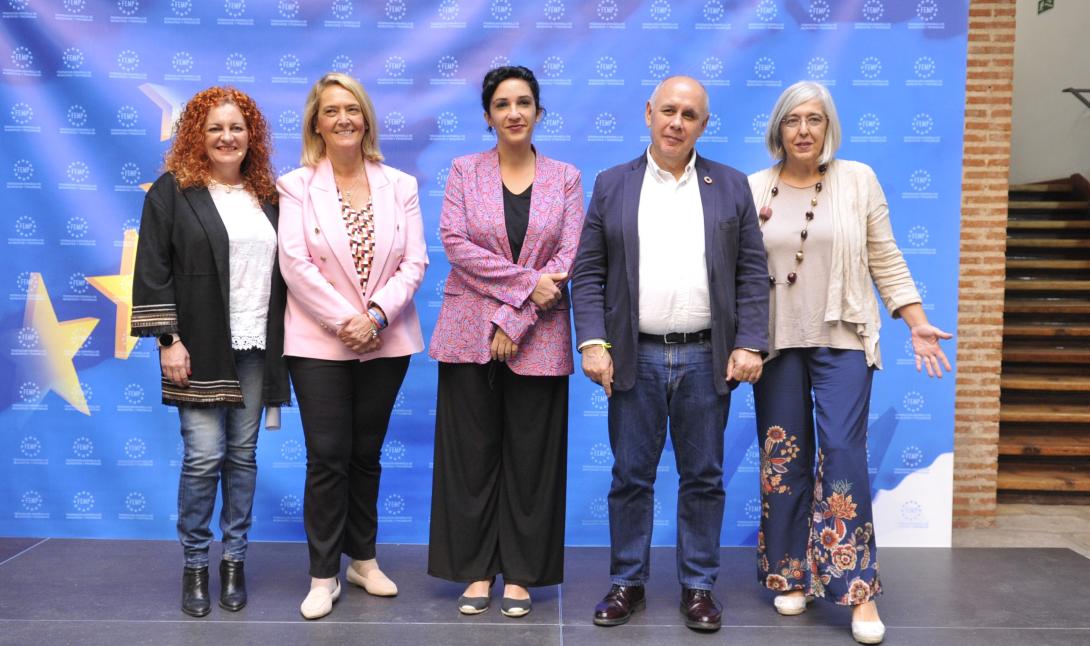 Representantes de la FEMP, del Instituto de las Mujeres y de la Fundación Mujeres, tras su intervención en el acto