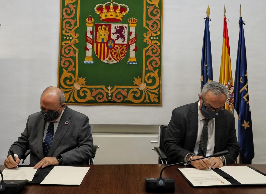Carlos Daniel Casares y Alejandro Blanco en la Sala de la Junta de Gobierno de la FEMP