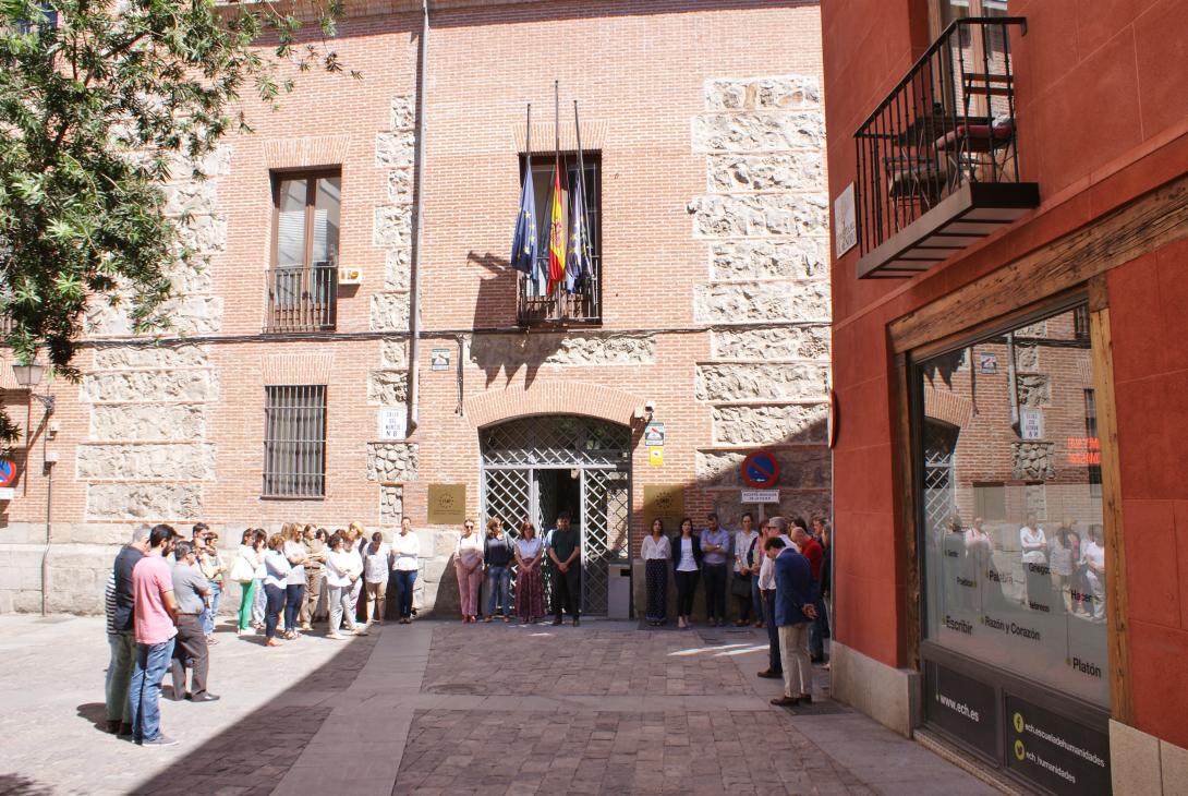 Minuto de silencio de la plantilla de la FEMP tras los atentados de Niza, el pasado verano