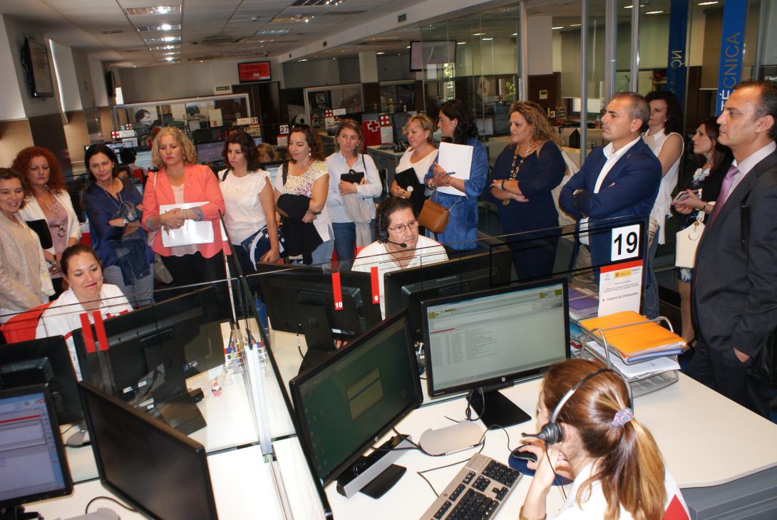 La Comisión de Igualdad durante su visita a ATENPRO