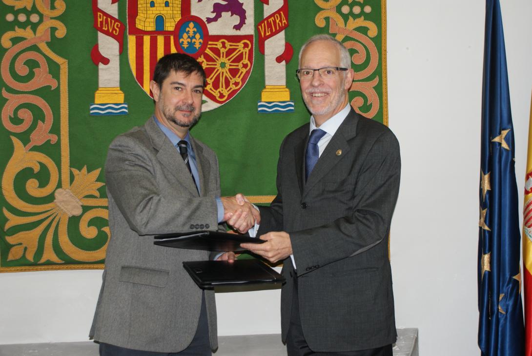 El Secretario General de la FEMP, Juan Ávila, junto al Decano Presidente del COIT, Eugenio Fontán.