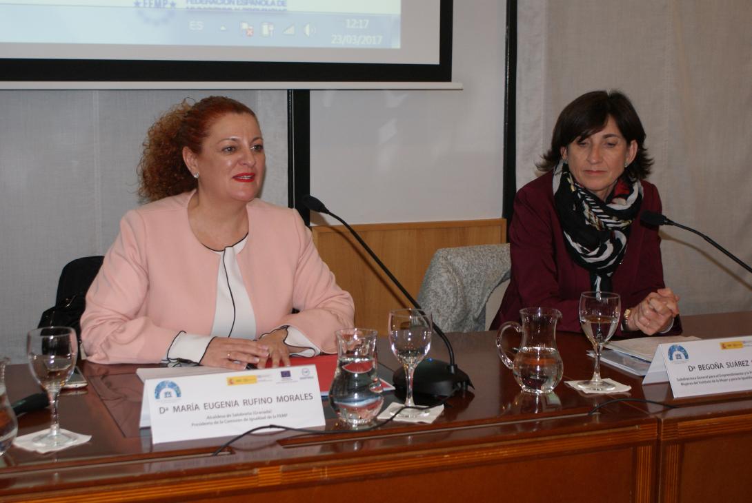 Eugenia Rufino, a la izquierda, y Begoña Suárez, en la inauguración de la Jornada.
