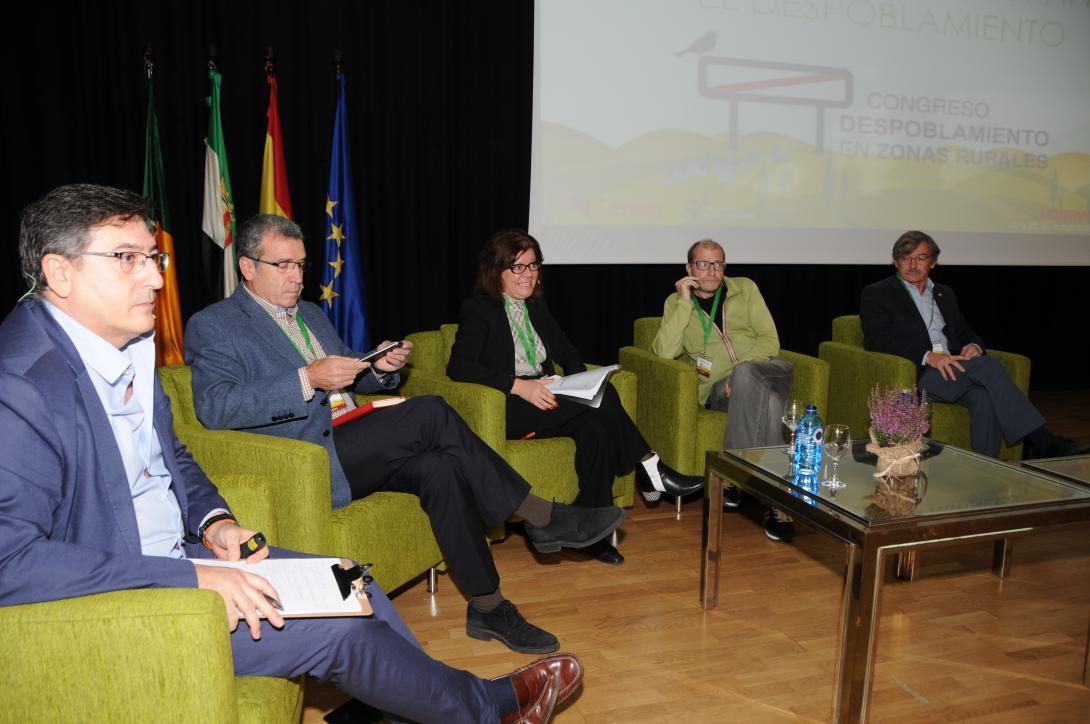 La Directora General de Servicios Jurídicos y Coordinación Territorial de la FEMP, Judith Flórez, en el Congreso sobre Despoblamiento en zonas rurales.