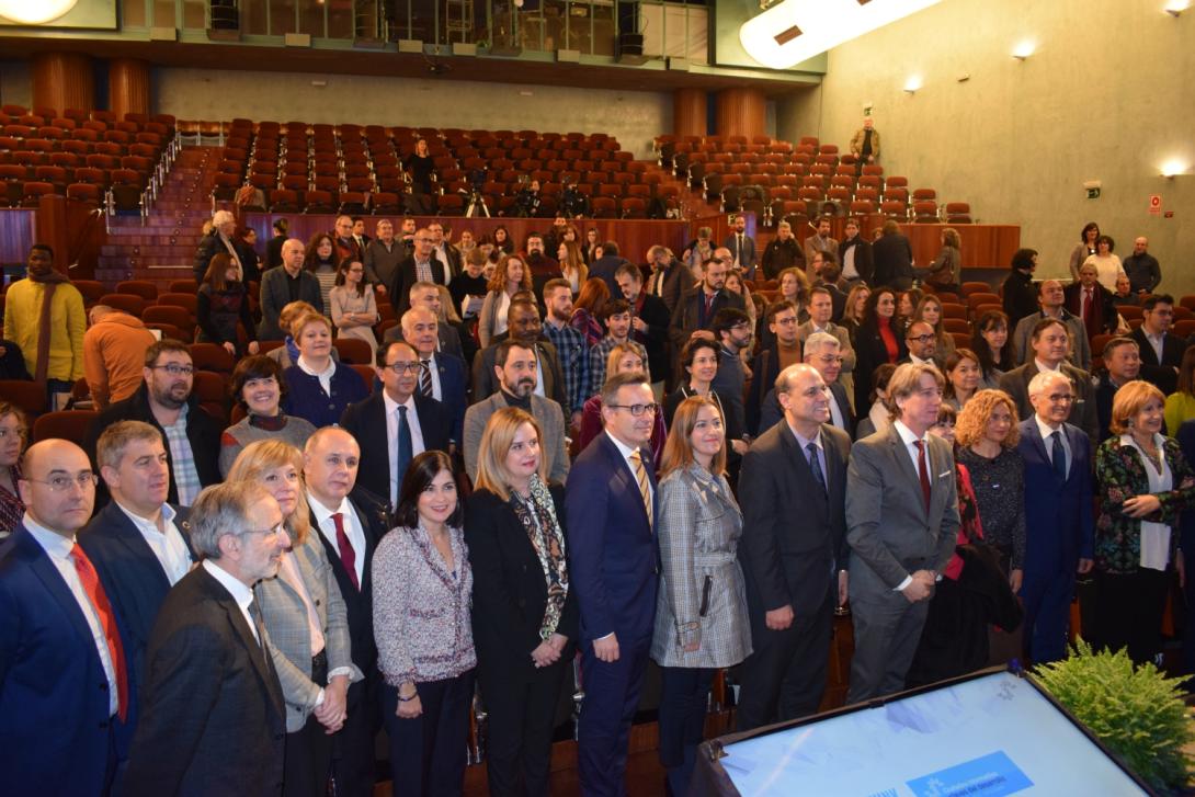 Foto de familia tras la apertura del Congreso