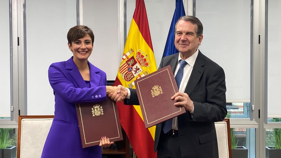 Isabel Rodríguez y Abel Caballero tras la firma del convenio.