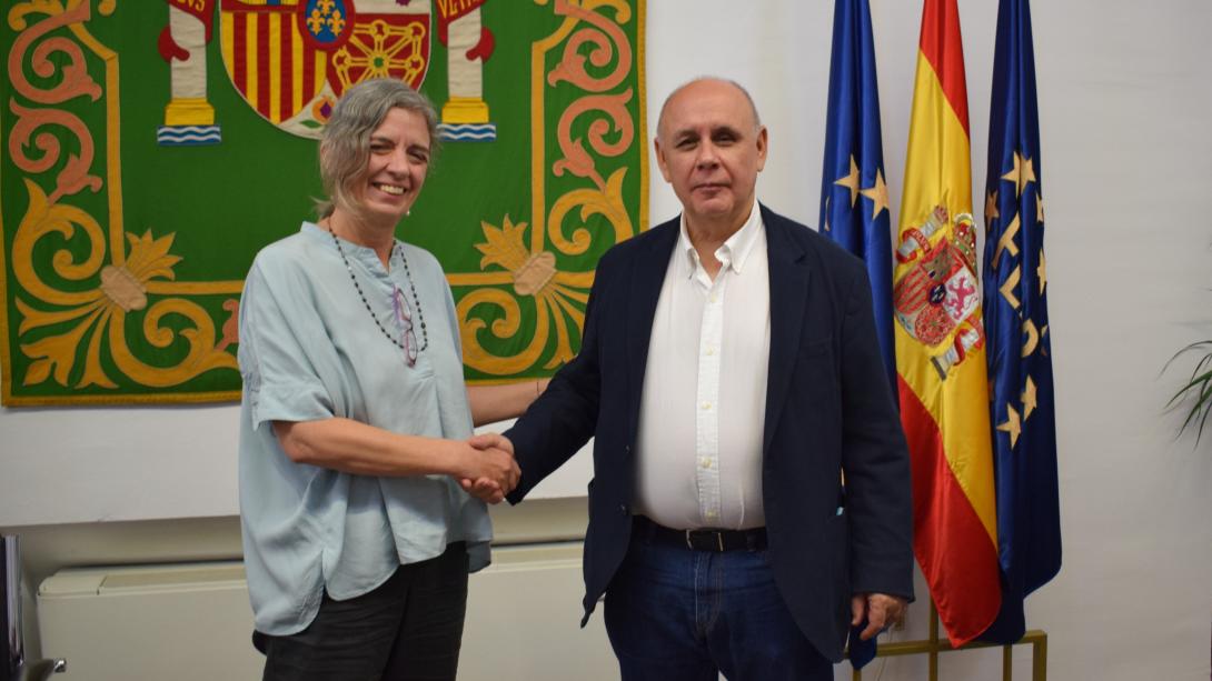Presidenta de Themis y Secretario General de la FEMP tras la firma del convenio