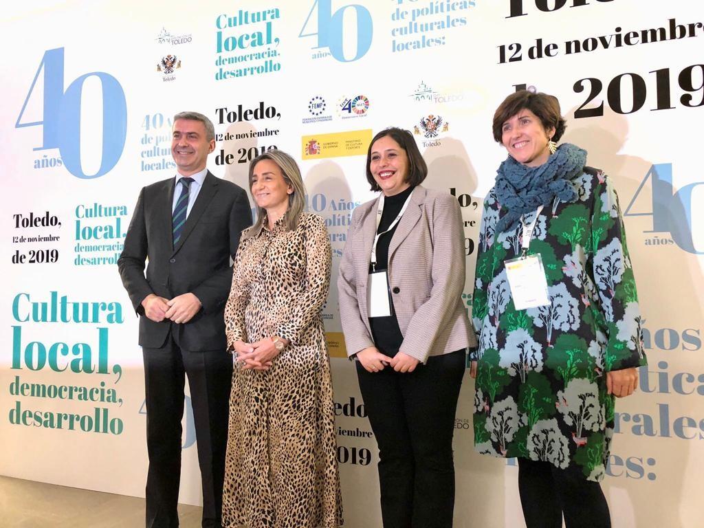 Foto de familia tras el acto inaugural
