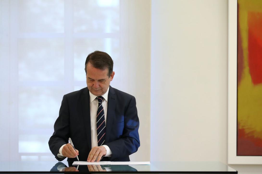 Abel Caballero firma en La Moncloa el Acuerdo FEMP-Gobierno