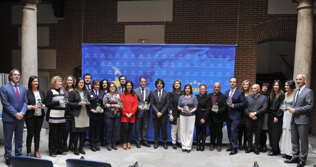 Foto de familia de los premiados