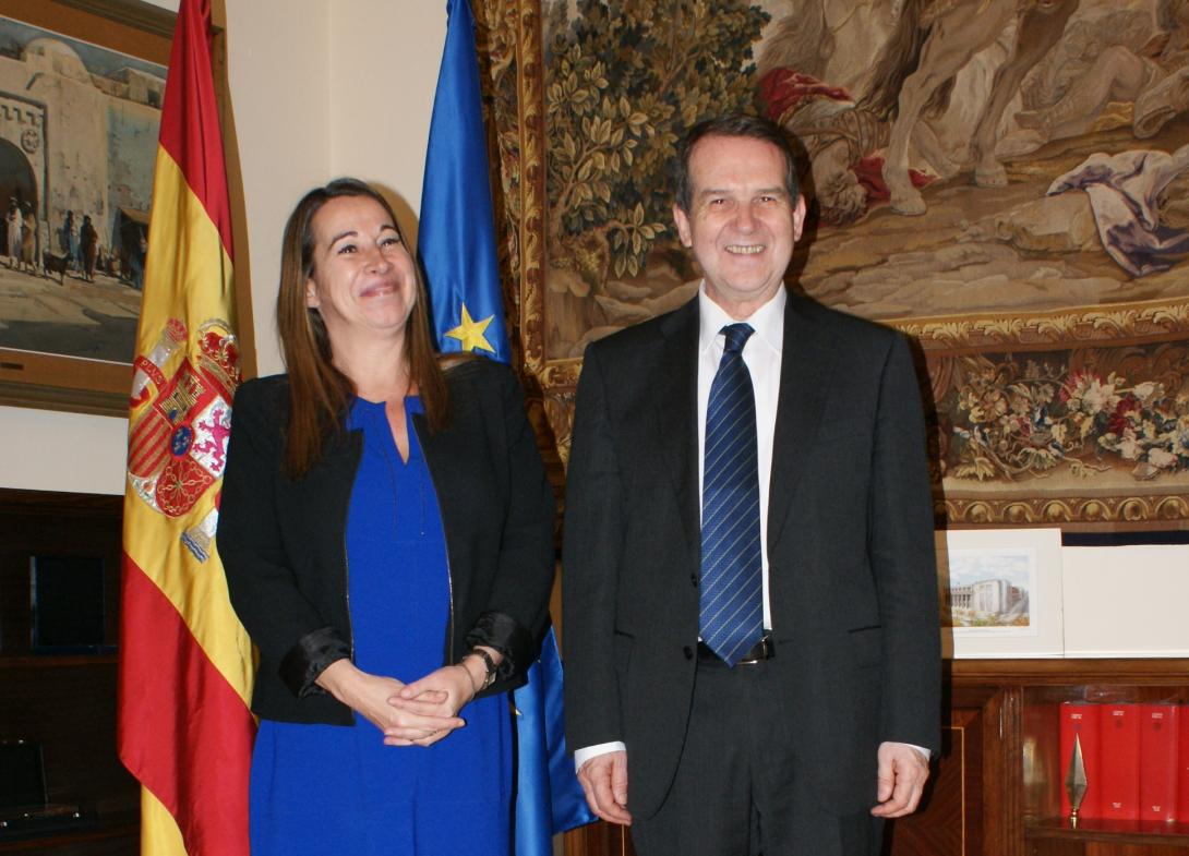 La Secretaria de Estado, Elena Collado, y el Presidente de la FEMP en los minutos previos a la reunión