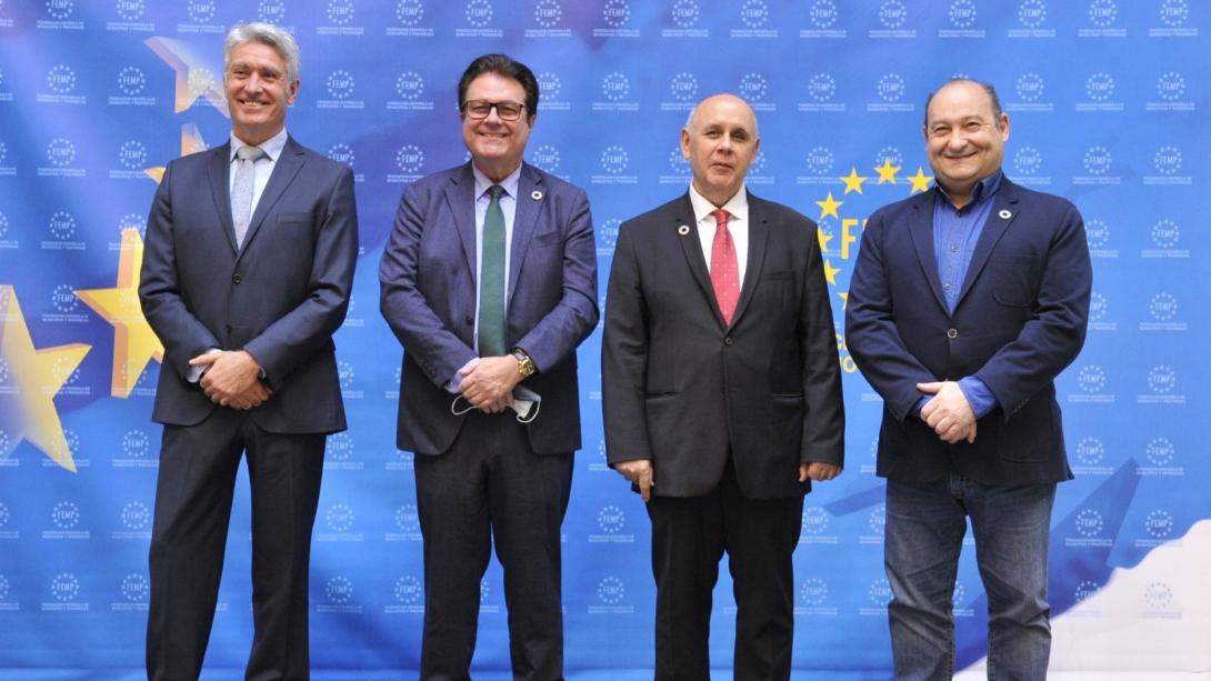 Francisco Bergua, Miguel Antonio García Achucarro, Carlos Daniel Casares y Carles Ruiz Novella, en el acto de presentación.
