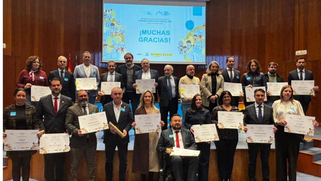 Martínez-Sicluna elogia la implicación de los ayuntamientos en la defensa de los derechos de la infancia