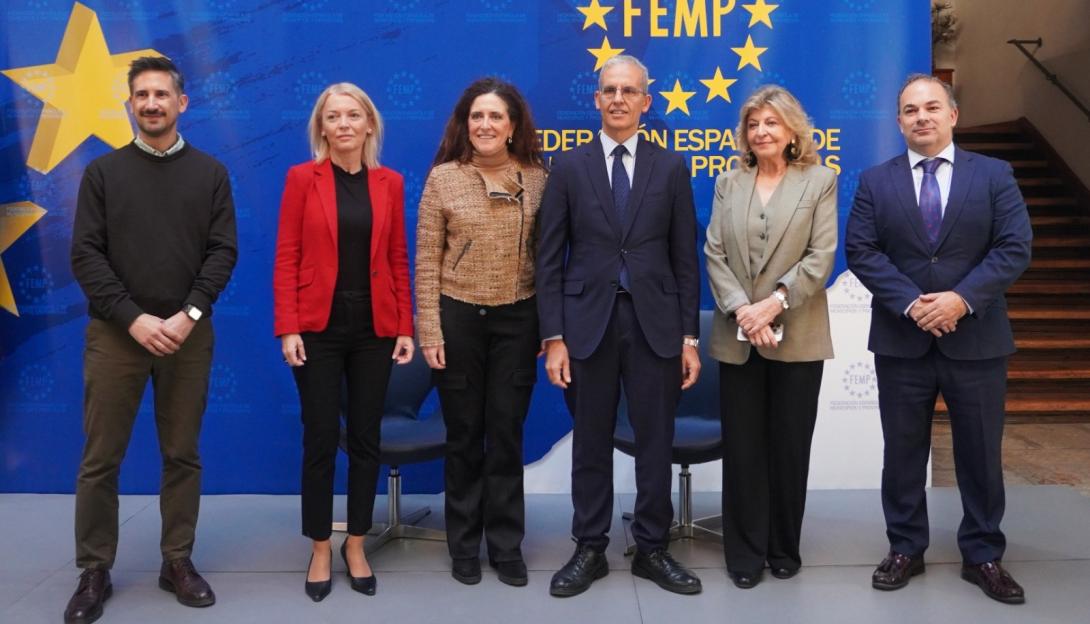 MartÃ­nez-Sicluna: âLos municipios son los protagonistas, capaces de asumir el reto de ser destinatarios directos de fondos en el prÃ³ximo Marco Financiero Plurianualâ