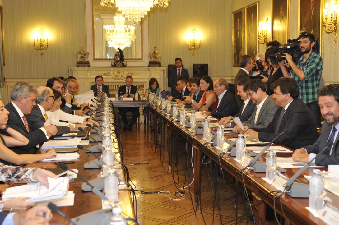 Abel Caballero: “Queremos nuestra autonomía, no la tutela económica del Gobierno sobre los únicos que cumplimos objetivos”