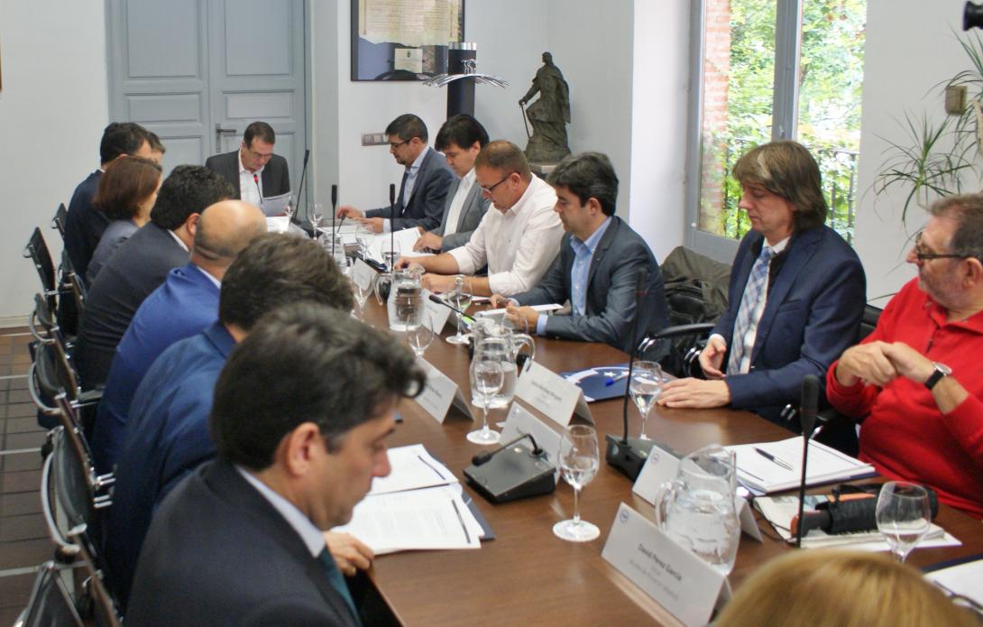 “Ayuntamientos y Diputaciones queremos ser quienes gastemos nuestro superávit, no regalárselo a otras Administraciones”