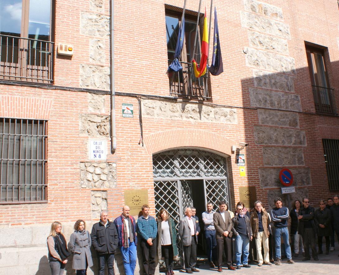 Los empleados de la FEMP se unen al silencio contra los atentados