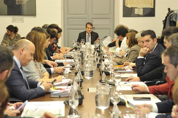 Abel Caballero: “Queremos un decreto ley urgente que nos permita reutilizar nuestro superávit de este año, 5.000 millones de euros”