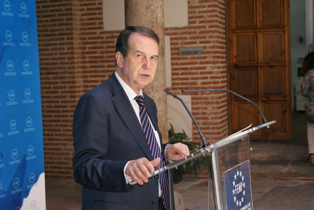 Abel Caballero: «El Gobierno nos impide ejecutar nuestro superávit en políticas sociales y de empleo”