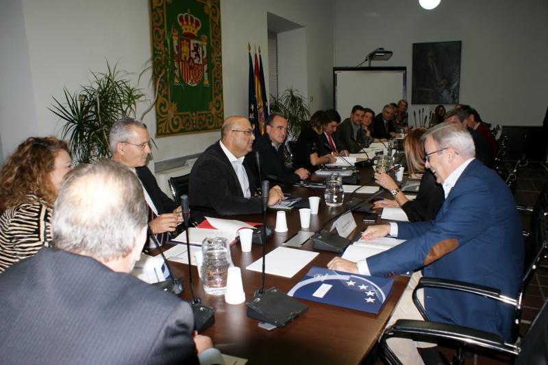Constituida la Comisión de Diputaciones, Cabildos y Consejos Insulares de la FEMP
