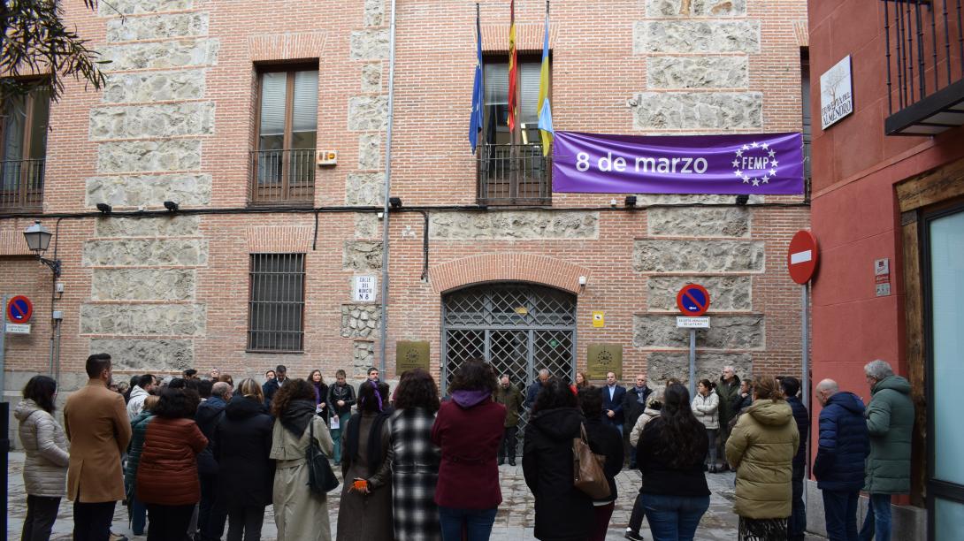 Lectura de la Declaración Institucional 8M en las puertas de la FEMP