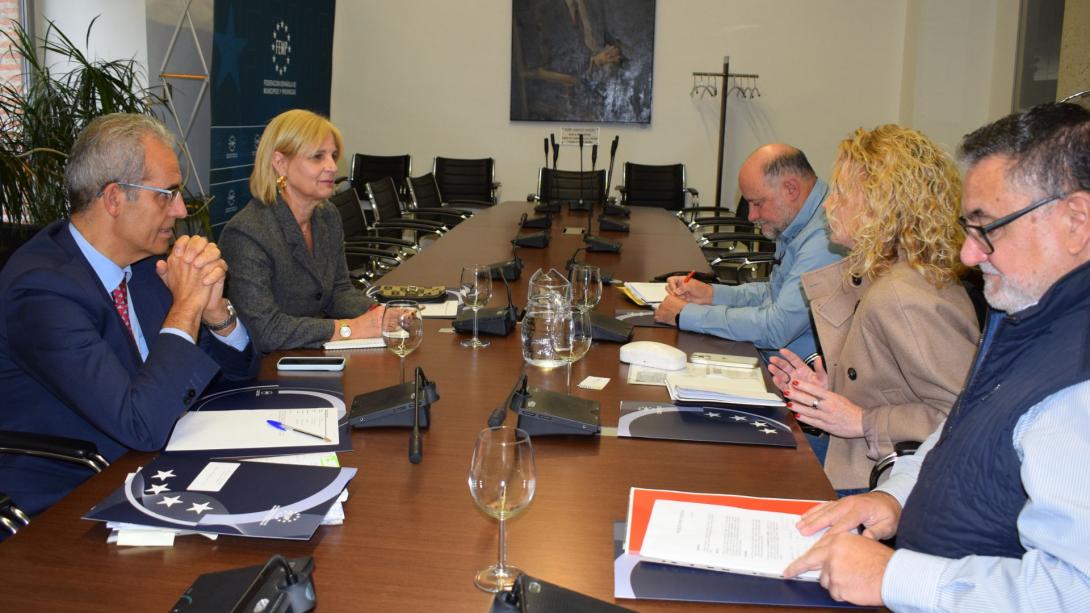 Colaboración para facilitar rodajes internacionales en municipios españoles