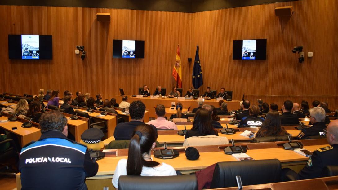 La FEMP reconocida con la Cruz al Mérito Policial de los agentes tutores