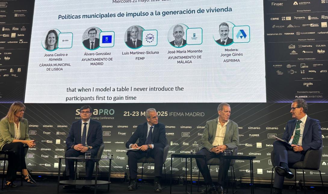 Martínez-Sicluna señala la digitalización y la simplificación administrativa como retos en la problemática de vivienda