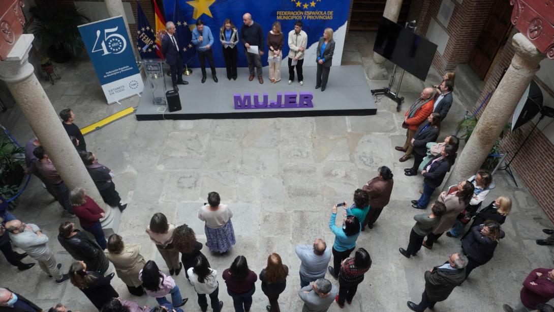 Compromiso local por la igualdad real en el 8M, en la Declaración Institucional de la FEMP