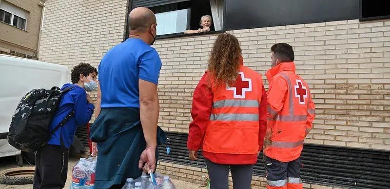 La FEMP aclara: “Se priorizan las donaciones económicas a los afectados por la DANA, pero en ningún caso se suspenden las recogidas de alimentos y material de los ayuntamientos”