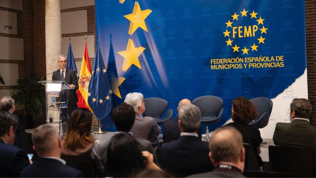Luis Martínez-Sicluna: “La implantación de las ZBE debe acompañarse de una mejora integral del transporte público”