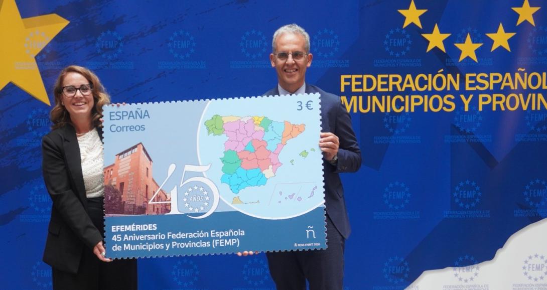 Correos presenta un sello conmemorativo del 45º aniversario de la FEMP