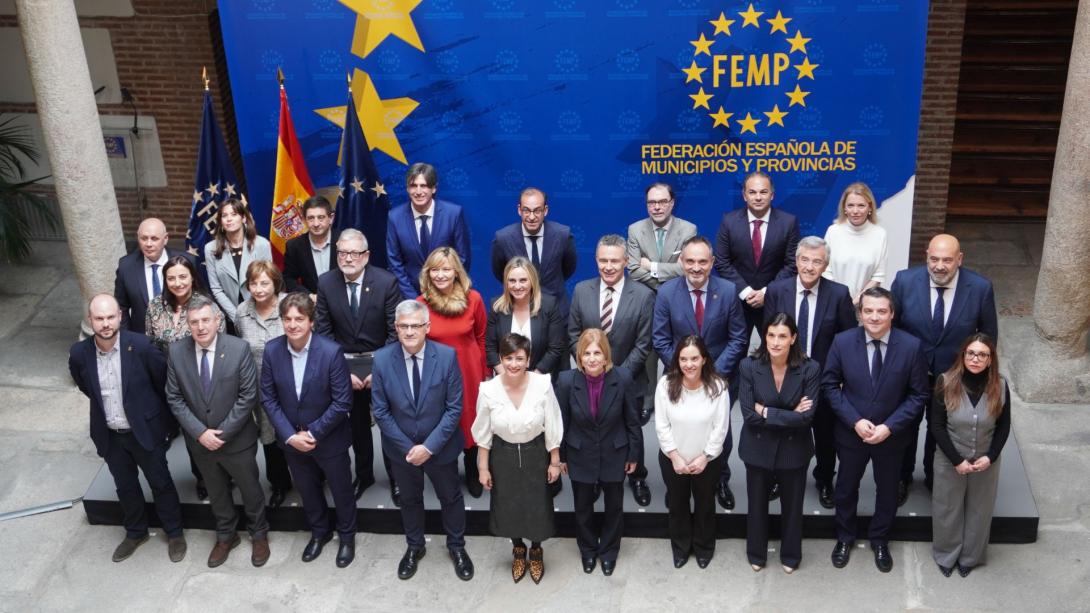 La FEMP presenta a Isabel Rodríguez sus trabajos sobre vivienda turística y simplificación administrativa para la edificación