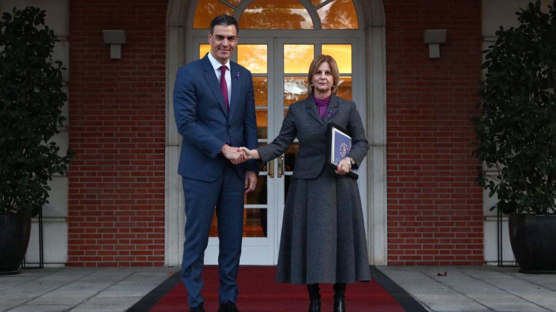 La presidenta de la FEMP a Pedro Sánchez: “Los ayuntamientos reclamamos por unanimidad una reforma de la financiación local”