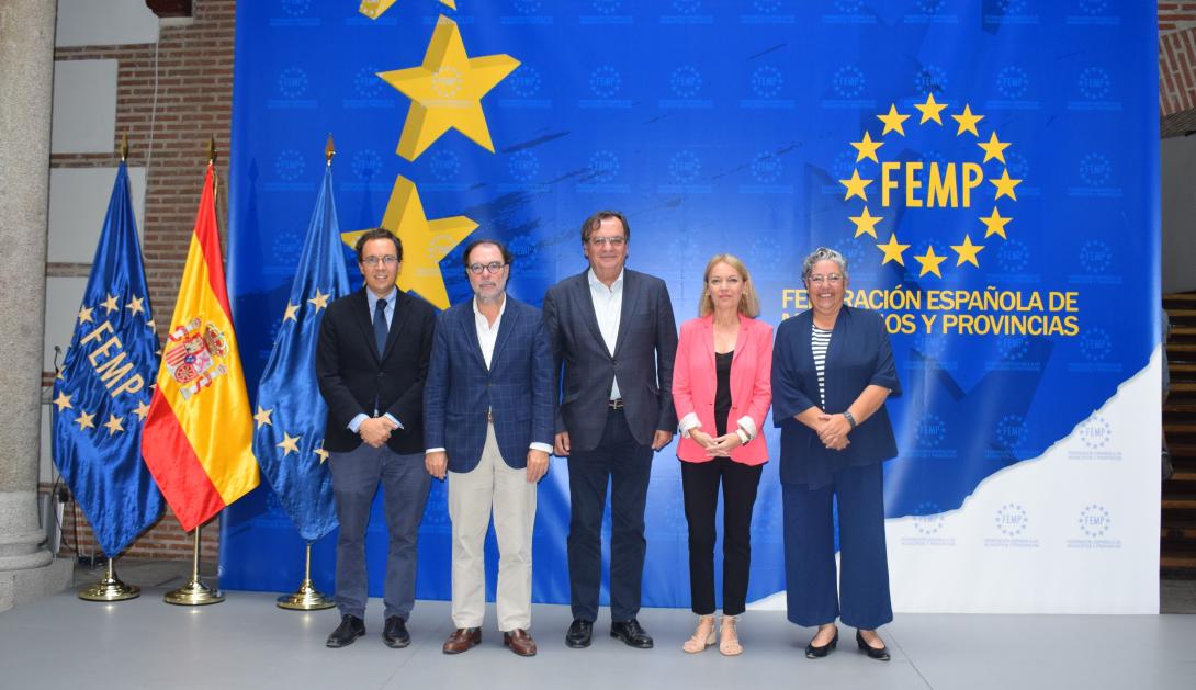 Las familias numerosas plantean en la FEMP sus propuestas ante la tasa de residuos