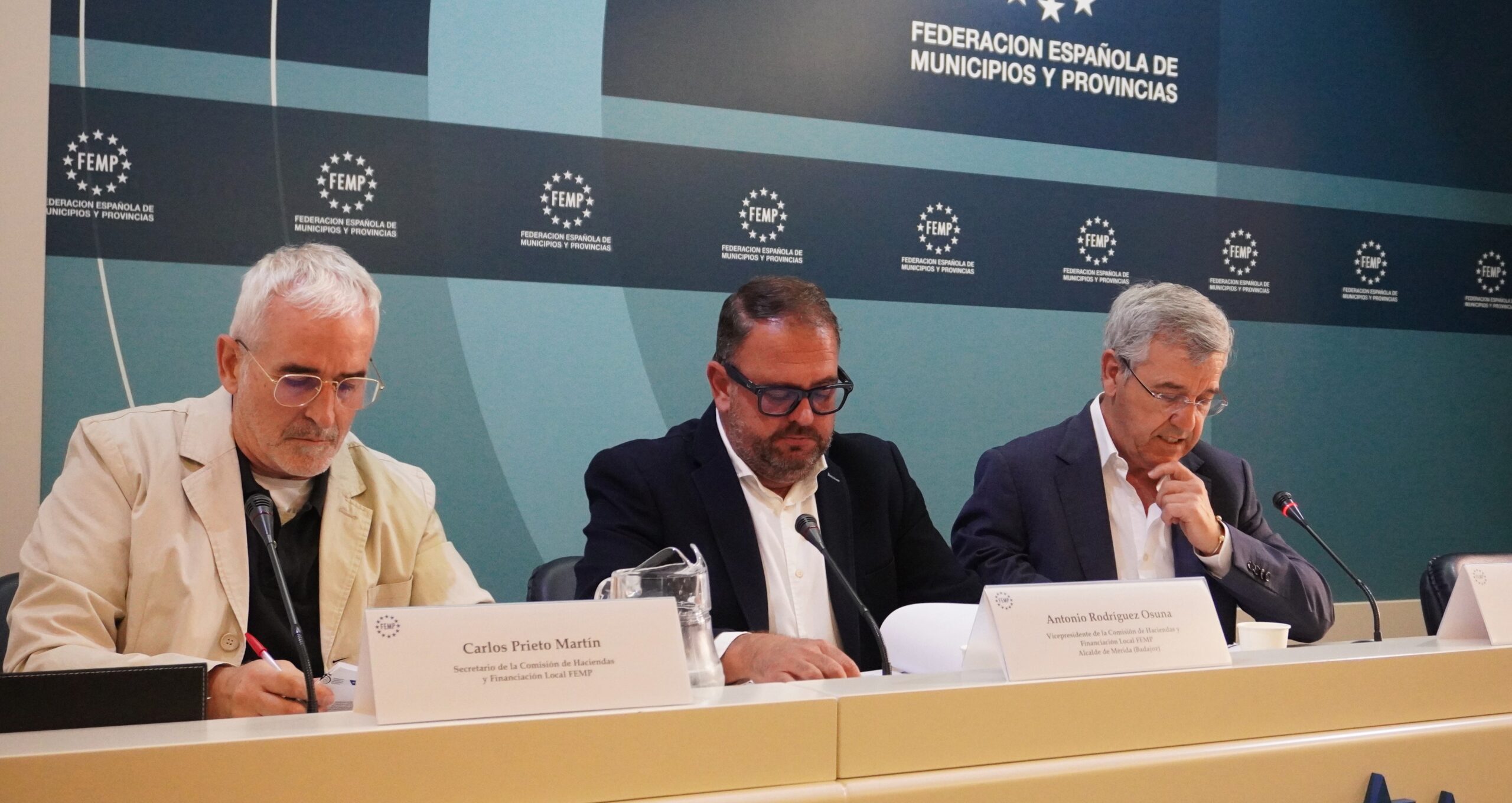 La Comisión de Hacienda de la federación cree que el decreto de recursos de financiación local llega tarde y limita el uso de remanentes